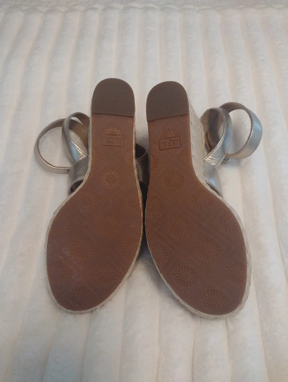 UGG Women's 7.5 Careena Wedge Espadrille Gold Sandals Leather Heel Comfort